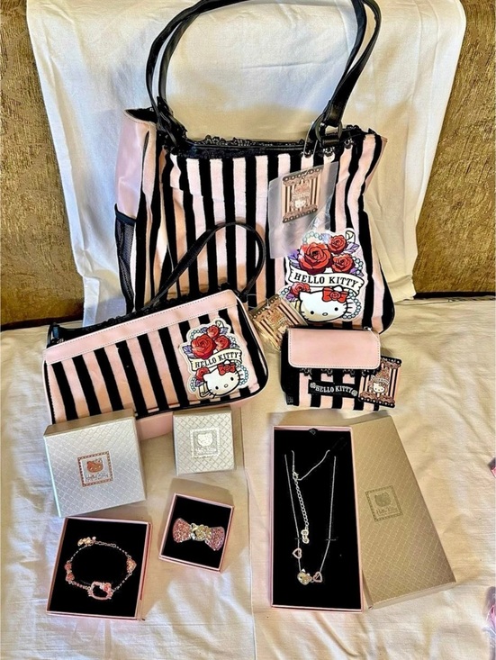 Hello Kitty Handbags - Vintage 2006 Sanrio Hello Kitty "Forever Tattoo" Collection matching set